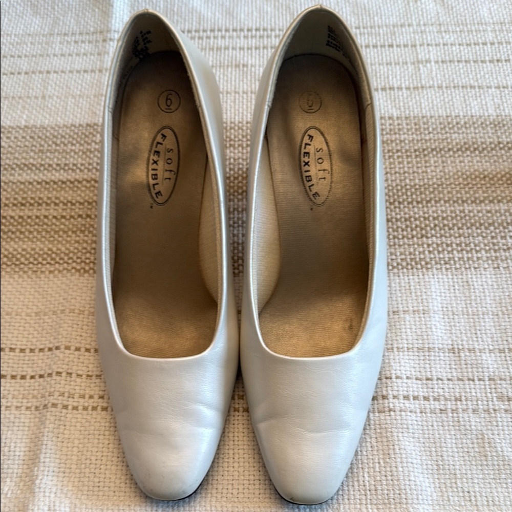 Smartfit White Heels Classic Pumps